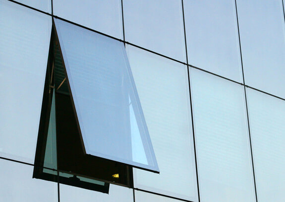 ventana proyectante muro cortina